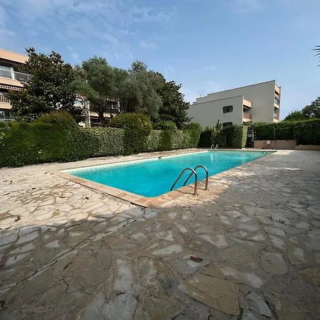 Magnifique Dans Avec Piscine Apartment