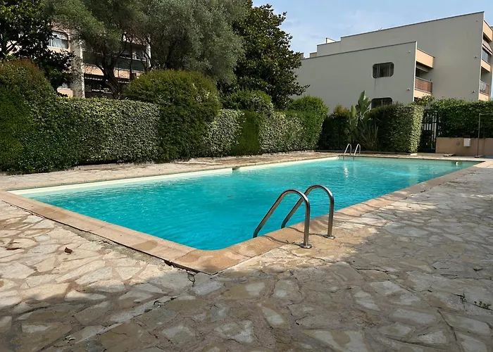 Apartment Magnifique Dans Avec Piscine Antibes