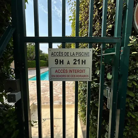Magnifique Dans Avec Piscine דירה