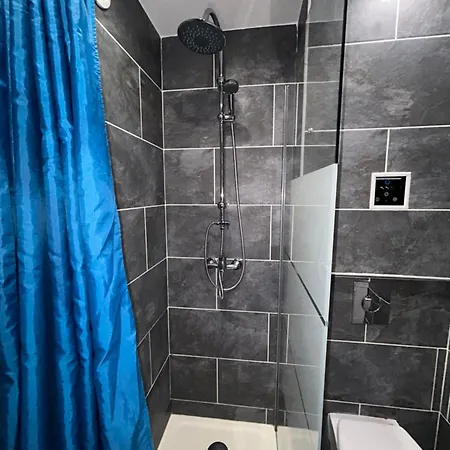 Appartement Magnifique Dans Résidence Avec Piscine Antibes
